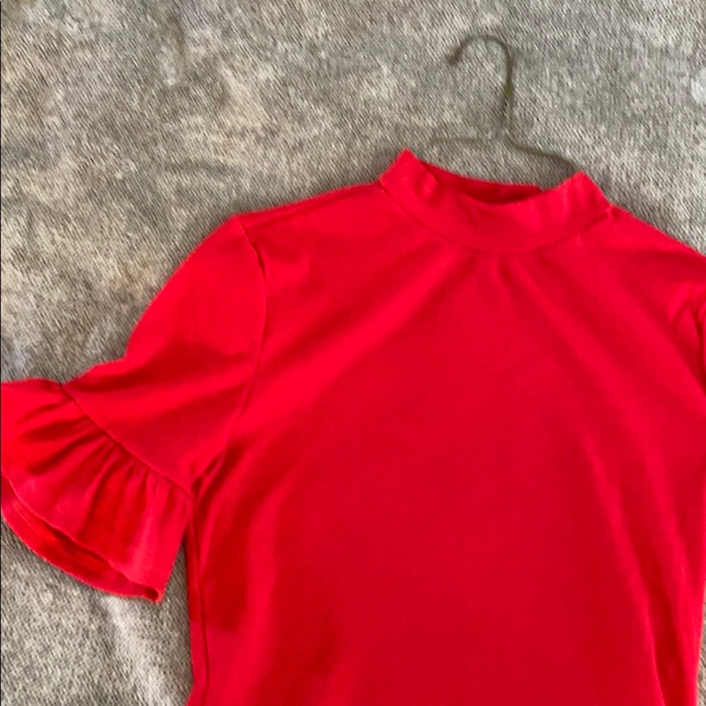 Red shirt - Picture 2 of 2